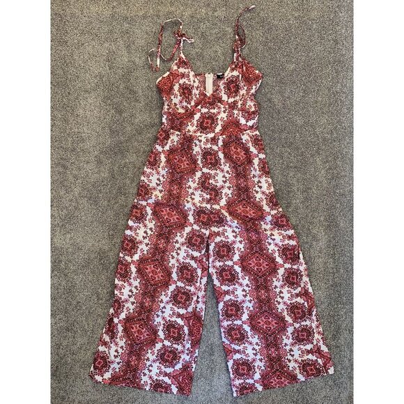 Boohoo Women’s Jumpsuit Size 4 Red White Back Zipper V-Neck Spaghetti Straps GUC - Picture 2 of 11